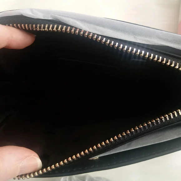 ♠NWT♠ Kate Spade Darcy Small Slim Black and White Floral Crossbody Bag - Picture 9 of 15